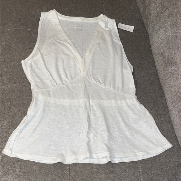 Banana Republic White Sleeveless V-Neck Top - Picture 1 of 8